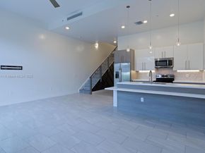 891 NW 45th Ter, Plantation FL 33317