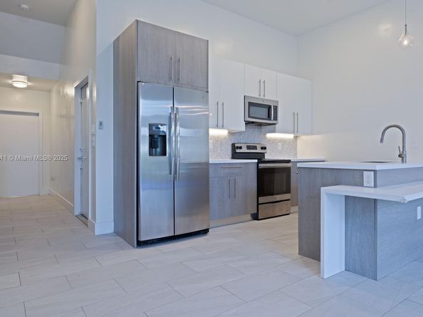 891 NW 45th Ter, Plantation FL 33317