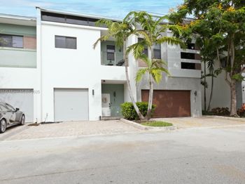 891 NW 45th Ter