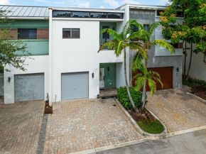 891 NW 45th Ter, Plantation FL 33317