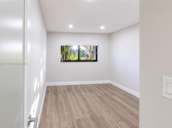 6855 Edgewater Dr 1DS, Coral Gables FL 33133