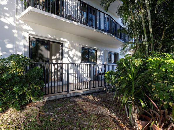 6855 Edgewater Dr 1DS, Coral Gables FL 33133