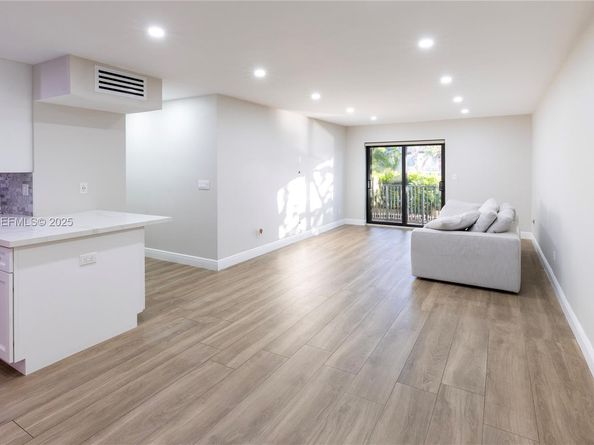 6855 Edgewater Dr 1DS, Coral Gables FL 33133