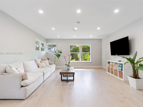 10650 NE 11th Ct, Miami Shores FL 33138