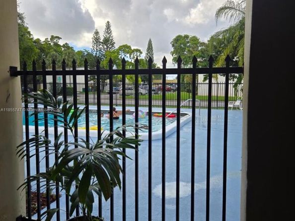 3320 Simms St 11F, Hollywood FL 33021