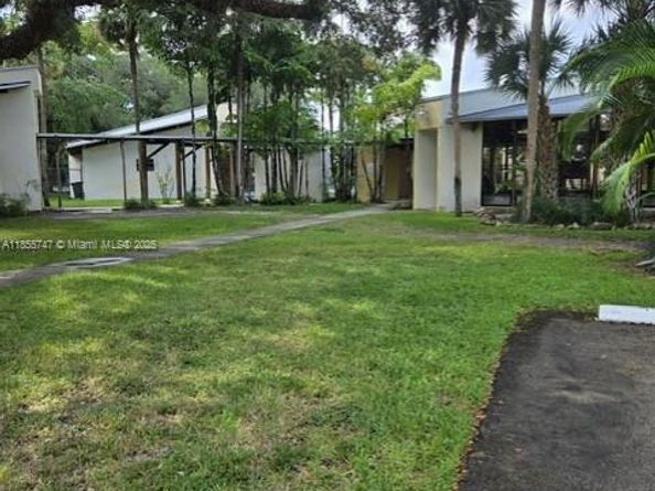 3320 Simms St 11F, Hollywood FL 33021