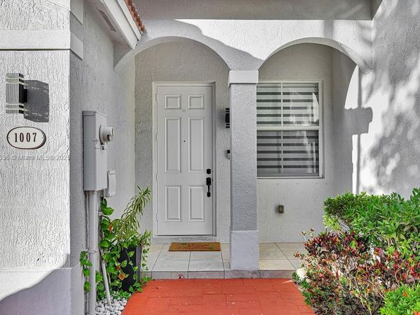 1007 NE 208th St 1007, Miami FL 33179