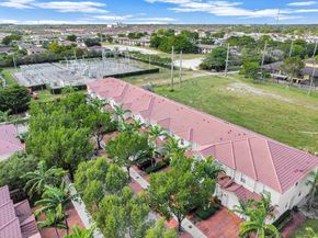 1007 NE 208th St 1007, Miami FL 33179