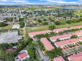 1007 NE 208th St 1007, Miami FL 33179