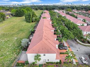 1007 NE 208th St 1007, Miami FL 33179
