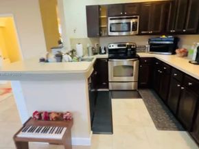 1007 NE 208th St 1007, Miami FL 33179
