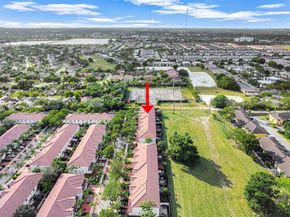 1007 NE 208th St 1007, Miami FL 33179