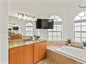 8346 SW 51st St, Davie FL 33328