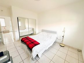 2160 Bay Dr 211, Miami Beach FL 33141
