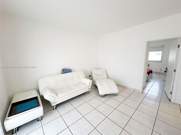 2160 Bay Dr 211, Miami Beach FL 33141