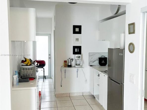 2160 Bay Dr 211, Miami Beach FL 33141