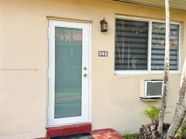 2160 Bay Dr 211, Miami Beach FL 33141