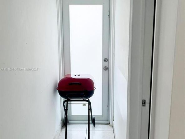 2160 Bay Dr 211, Miami Beach FL 33141