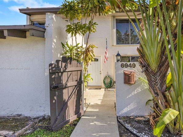 6949 SW 109th Pl, Miami FL 33173