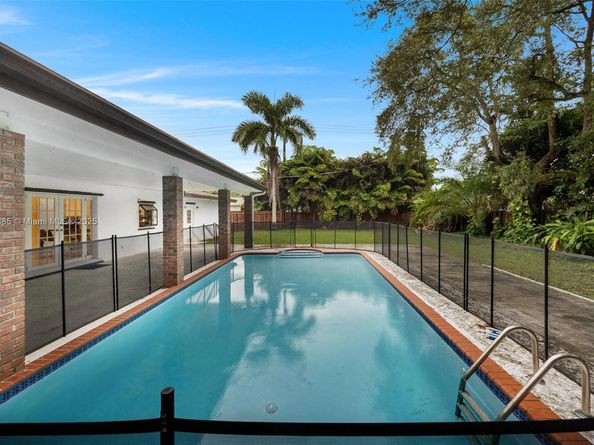 8320 SW 162nd St, Palmetto Bay FL 33157