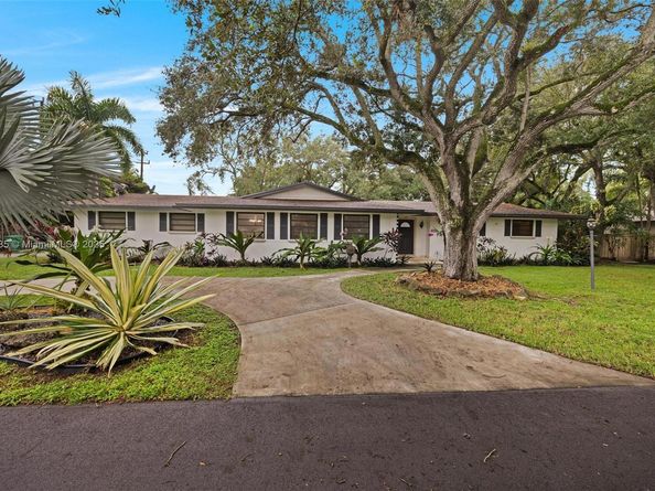 8320 SW 162nd St, Palmetto Bay FL 33157