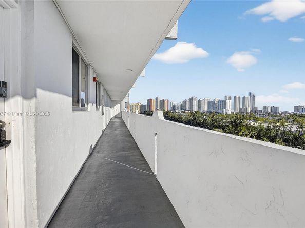 3703 NE 166th St 904, North Miami Beach FL 33160