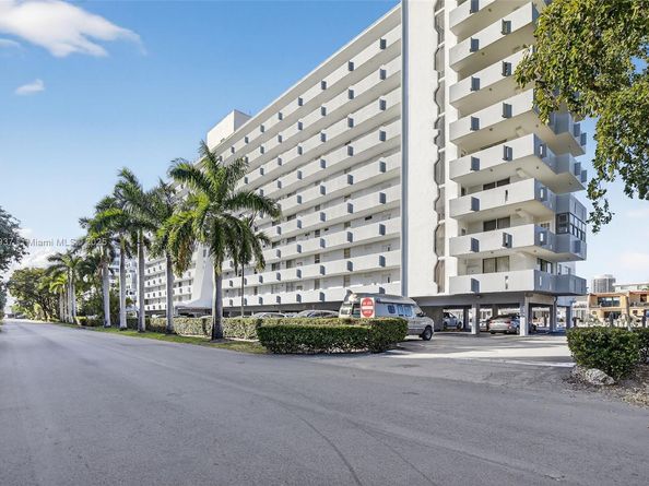 3703 NE 166th St 904, North Miami Beach FL 33160