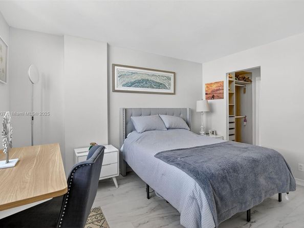 3703 NE 166th St 904, North Miami Beach FL 33160