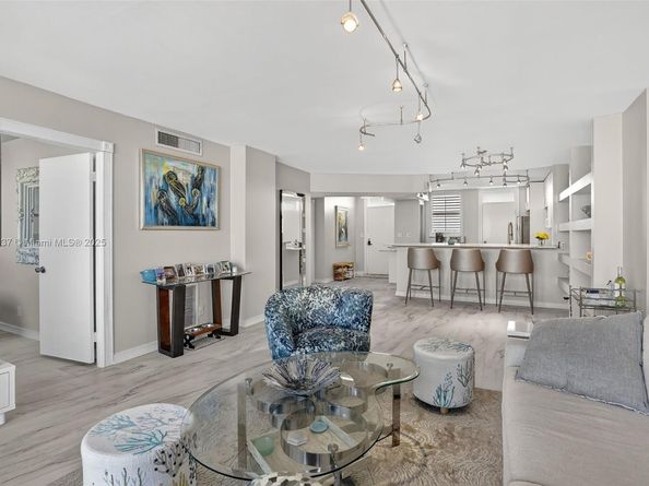 3703 NE 166th St 904, North Miami Beach FL 33160