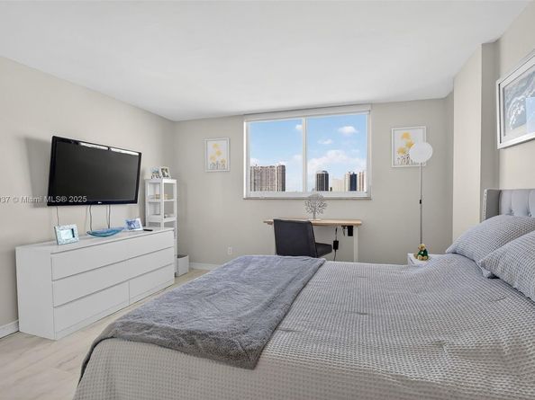 3703 NE 166th St 904, North Miami Beach FL 33160