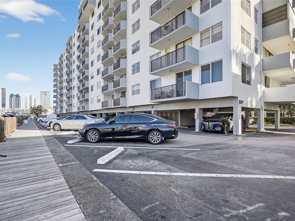 3703 NE 166th St 904, North Miami Beach FL 33160