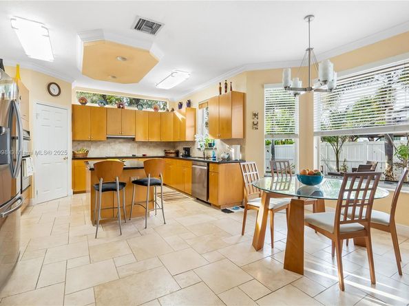 15697 SW 53rd St, Miramar FL 33027