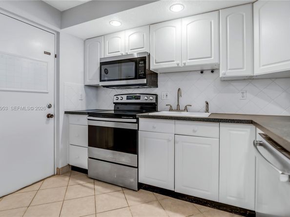 2322 S Cypress Bend Dr 311, Pompano Beach FL 33069