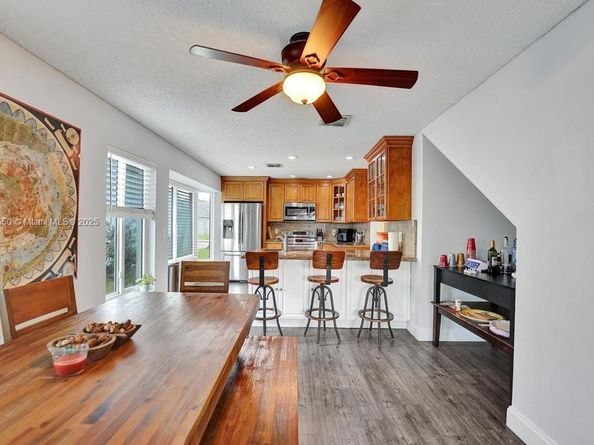 2747 Pinewood Ct, Davie FL 33328