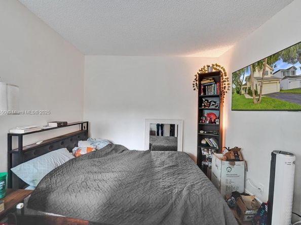2747 Pinewood Ct, Davie FL 33328