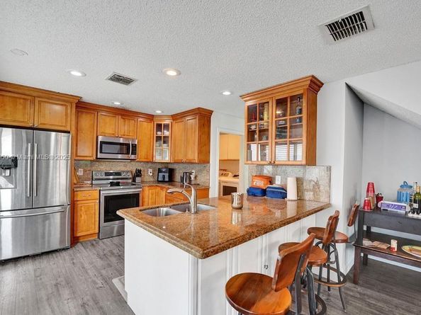 2747 Pinewood Ct, Davie FL 33328