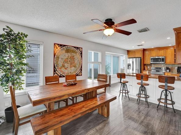 2747 Pinewood Ct, Davie FL 33328