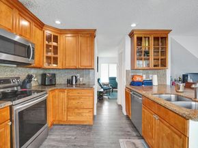 2747 Pinewood Ct, Davie FL 33328