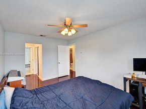 2747 Pinewood Ct, Davie FL 33328