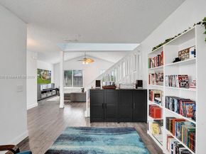 2747 Pinewood Ct, Davie FL 33328