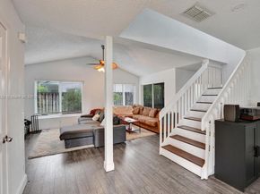2747 Pinewood Ct, Davie FL 33328