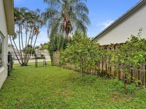 2747 Pinewood Ct, Davie FL 33328