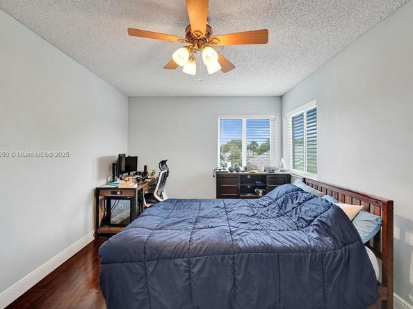 2747 Pinewood Ct, Davie FL 33328
