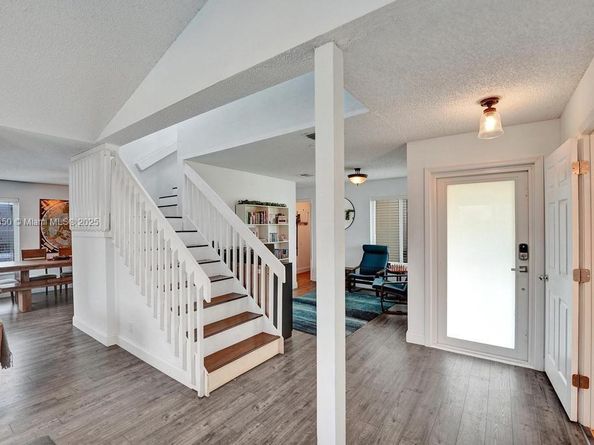 2747 Pinewood Ct, Davie FL 33328