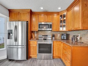 2747 Pinewood Ct, Davie FL 33328