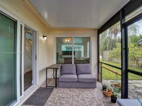 2747 Pinewood Ct, Davie FL 33328