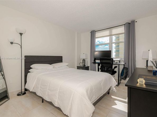 770 Claughton Island Dr 1914, Miami FL 33131