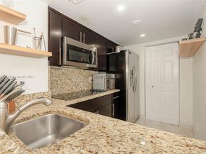 770 Claughton Island Dr 1914, Miami FL 33131