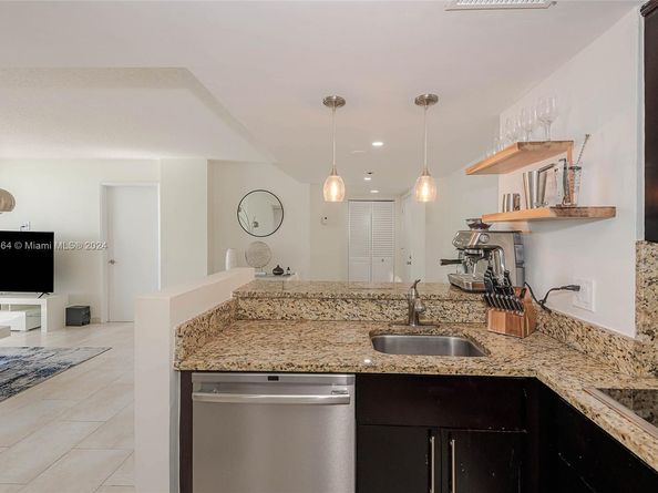 770 Claughton Island Dr 1914, Miami FL 33131