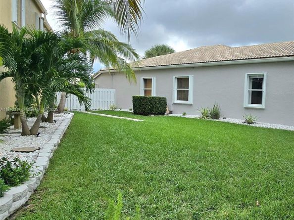 1406 NW 159th Ln, Pembroke Pines FL 33028